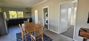 Dining - Pet friendly and peaceful, close to the beaches, mountains, national parks. (Kalgan)