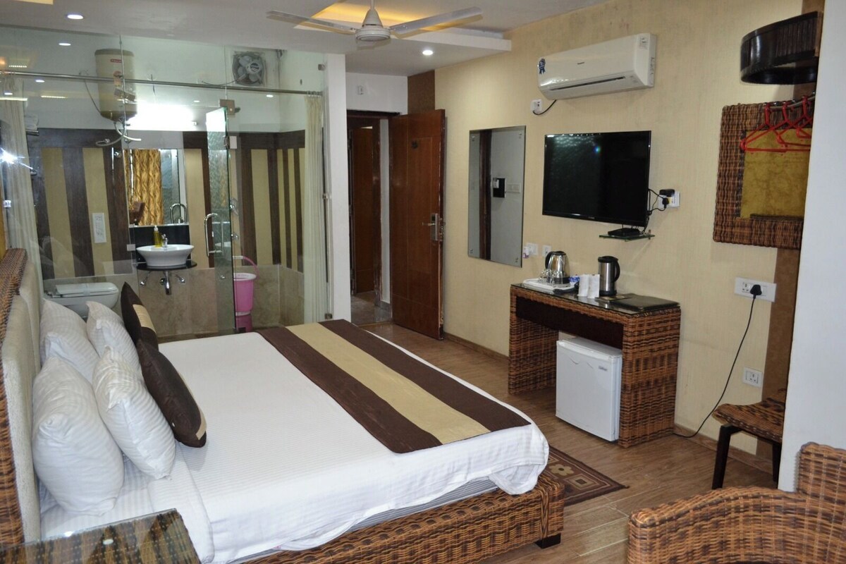 Suite Royal, balkon, pemandangan sungai | Meja kerja, ruang kerja ramah laptop, dan Wi-Fi gratis