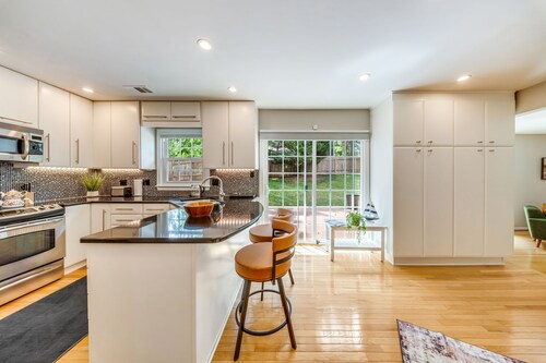 Willow Family Lodge,,

Spacious 4-bedroom house in beautiful Herndon with AC