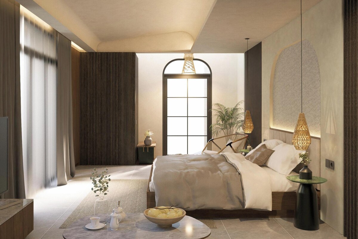 Quarto moderno com uma cama grande, mesas de cabeceira, uma janela e vista para o exterior.