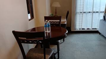 Comfort Apartment | Dining