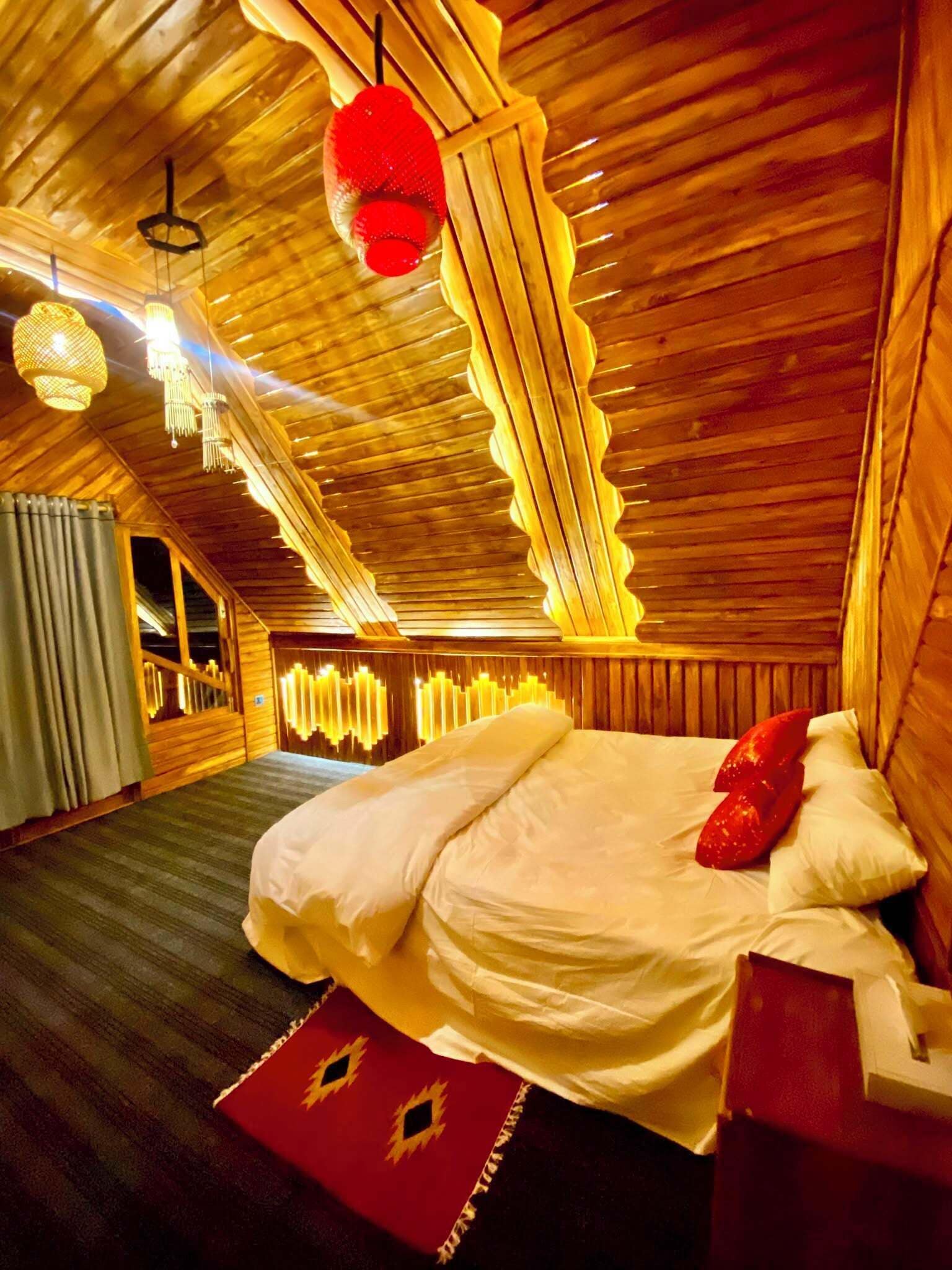 Deluxe Double Room, Balcony, Hill View | Desk, WiFi (free), bed sheets