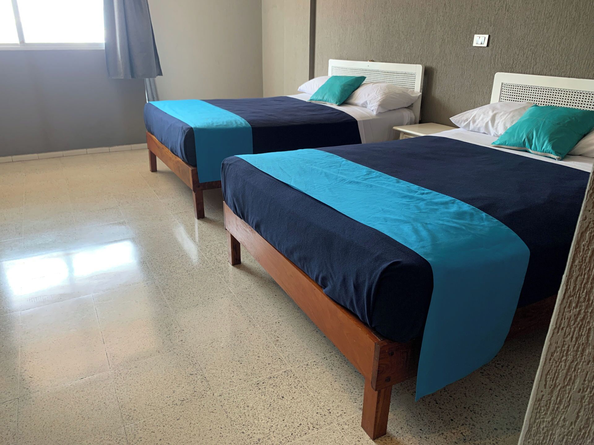 Habitación estándar doble, vistas a la ciudad | Escritorio, espacio para trabajar con un portátil, wifi gratis