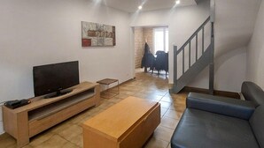 Unclassified image, 3 of 15, button - Jolie maison avec cour (Grand-Fort-Philippe)