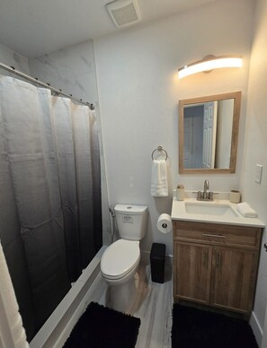 Bathroom - Private Studio Near Strip & Airport (Las Vegas)