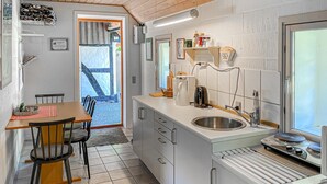 Coffee/tea maker, fridge, microwave, stovetop - 2 bedroom cozy apartment in Svendborg (Svendborg)