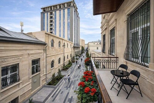 Central 2BR | Double + 2 Single Beds