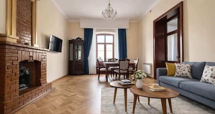 Central 2BR | Sleeps 5 | Third Floor
