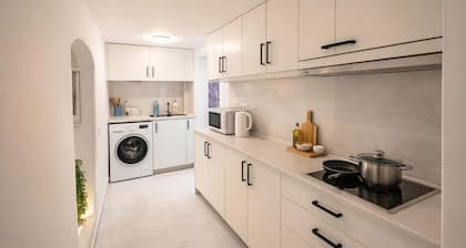 Cozy 1BR Near Nizami & Fountain Square