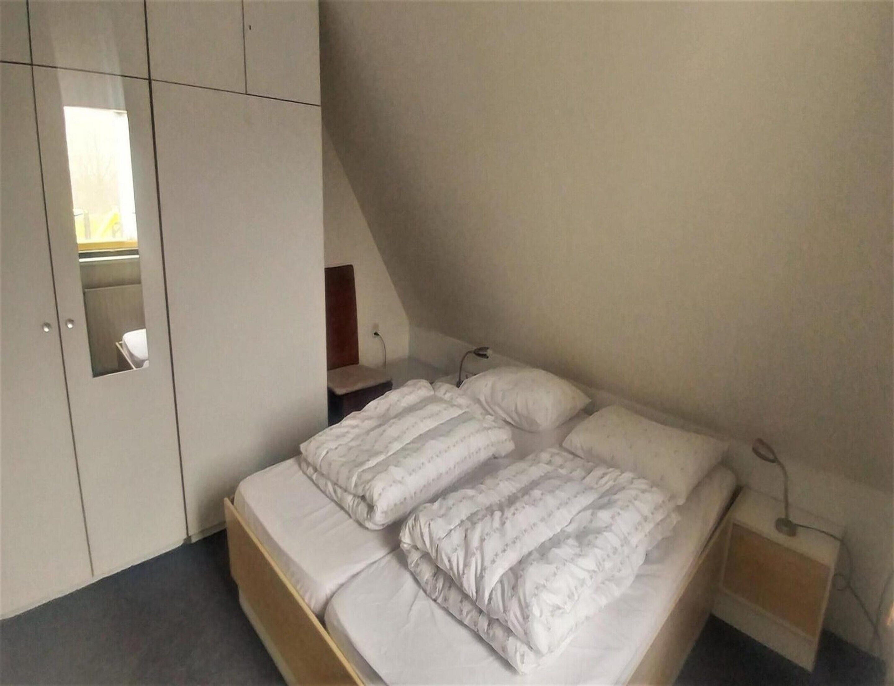 4 bedrooms, individually furnished