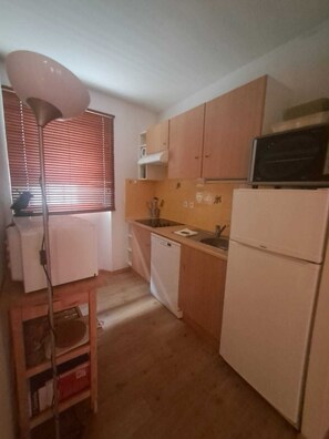 Private kitchen - Edelweiss Apartment in downtown Ax-les-Thermes (Ax-les-Thermes)