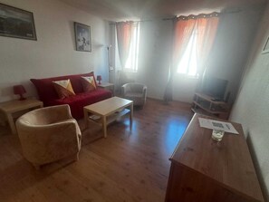 Living area - Edelweiss Apartment in downtown Ax-les-Thermes (Ax-les-Thermes)
