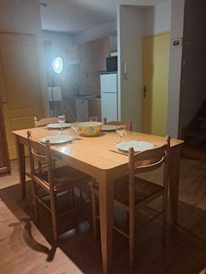 Dining - Edelweiss Apartment in downtown Ax-les-Thermes (Ax-les-Thermes)