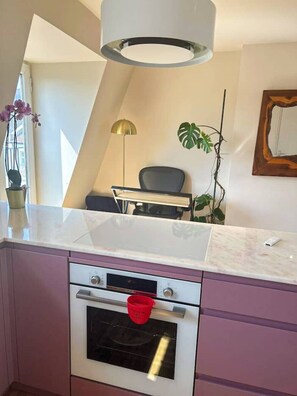 Private kitchen - Elegant 1-Bed Apartment, 2 mins from tube, Wimbledon Tennis (London)