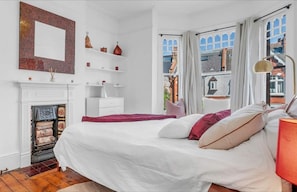 Iron/ironing board, WiFi, bed sheets - Elegant 1-Bed Apartment, 2 mins from tube, Wimbledon Tennis (London)