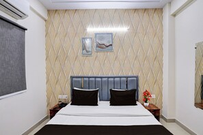 Deluxe Room | Desk, laptop workspace, free WiFi - Hotel Palm Paradise (Noida)
