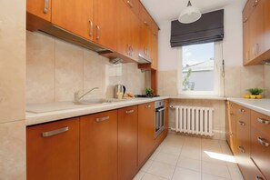 Kühlschrank, Ofen, Herdplatte, Geschirrspüler