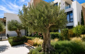 Property grounds - Premium Extended-Stay 2-Bed Apartment in Estepona (Estepona)