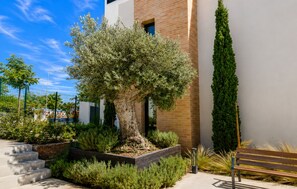 Exterior - Premium Extended-Stay 2-Bed Apartment in Estepona (Estepona)