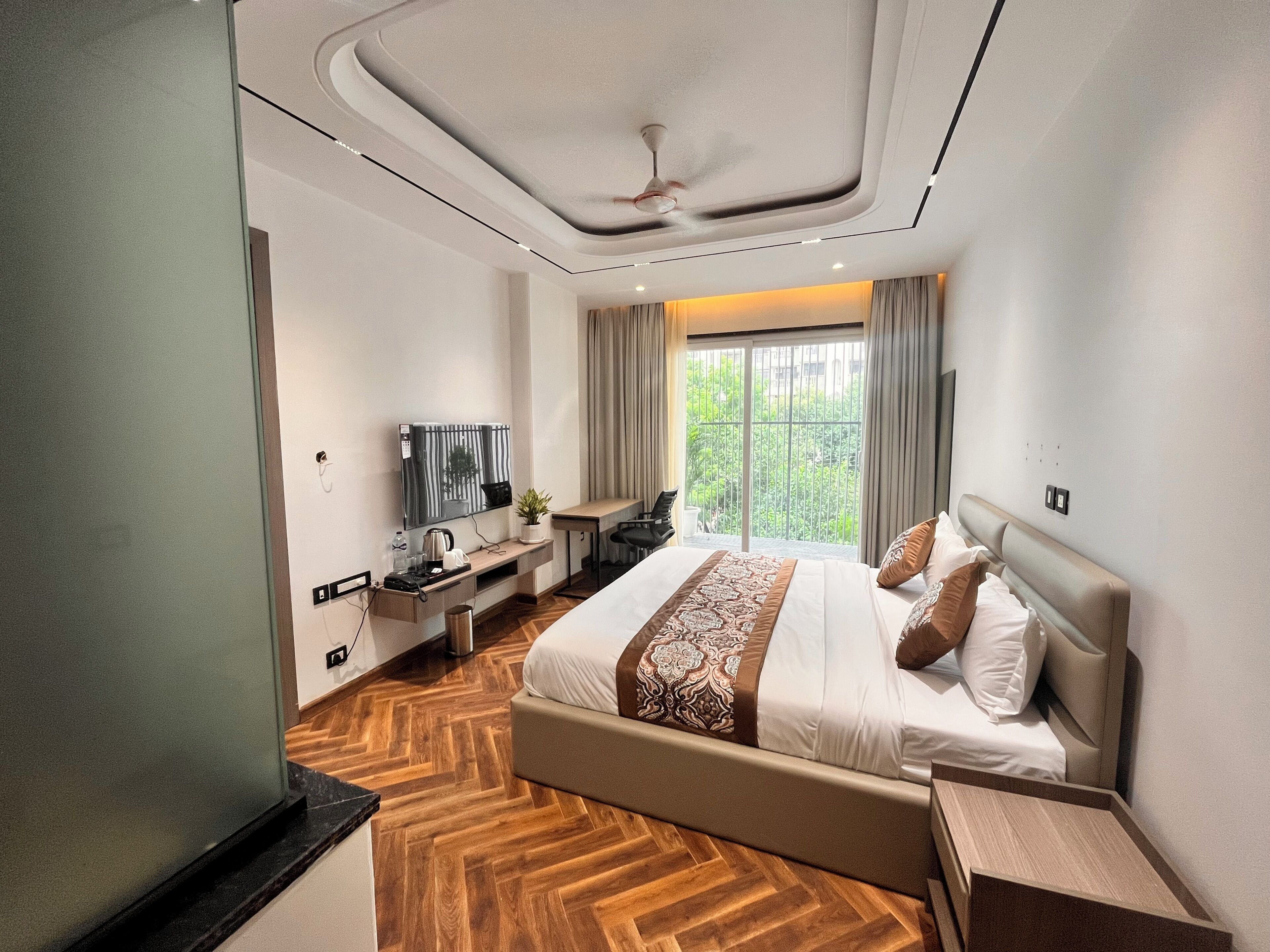 Deluxe Room, Balcony | Egyptian cotton sheets, premium bedding, individually furnished, desk