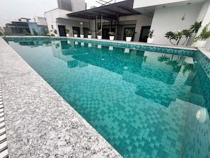 Pool auf dem Dach