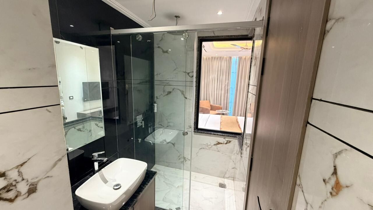 Habitación Deluxe, balcón | Baño | Artículos de higiene personal gratuitos, toallas, jabón y champú