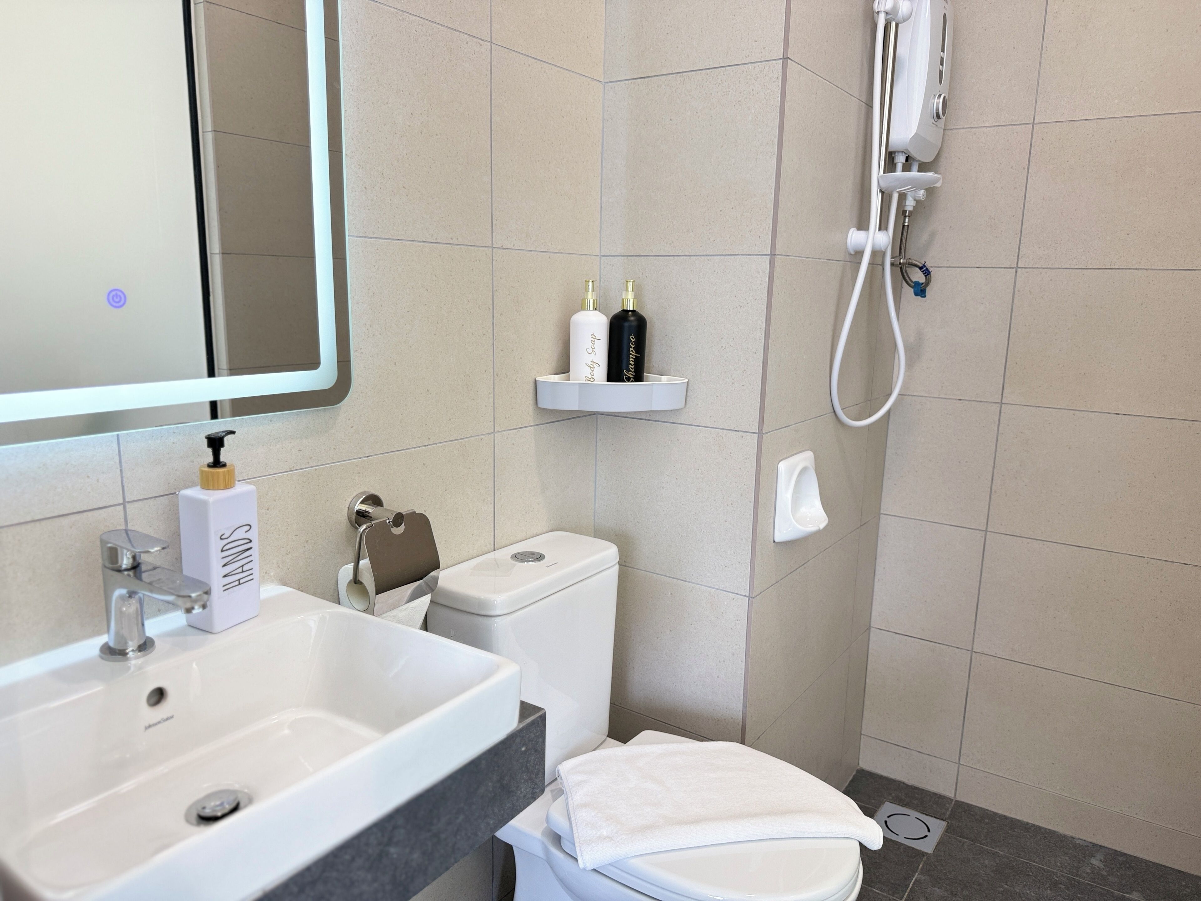 Superior Apartment, Private Bathroom, City View | Bathroom | Shower, hydromassage showerhead, free toiletries, hair dryer