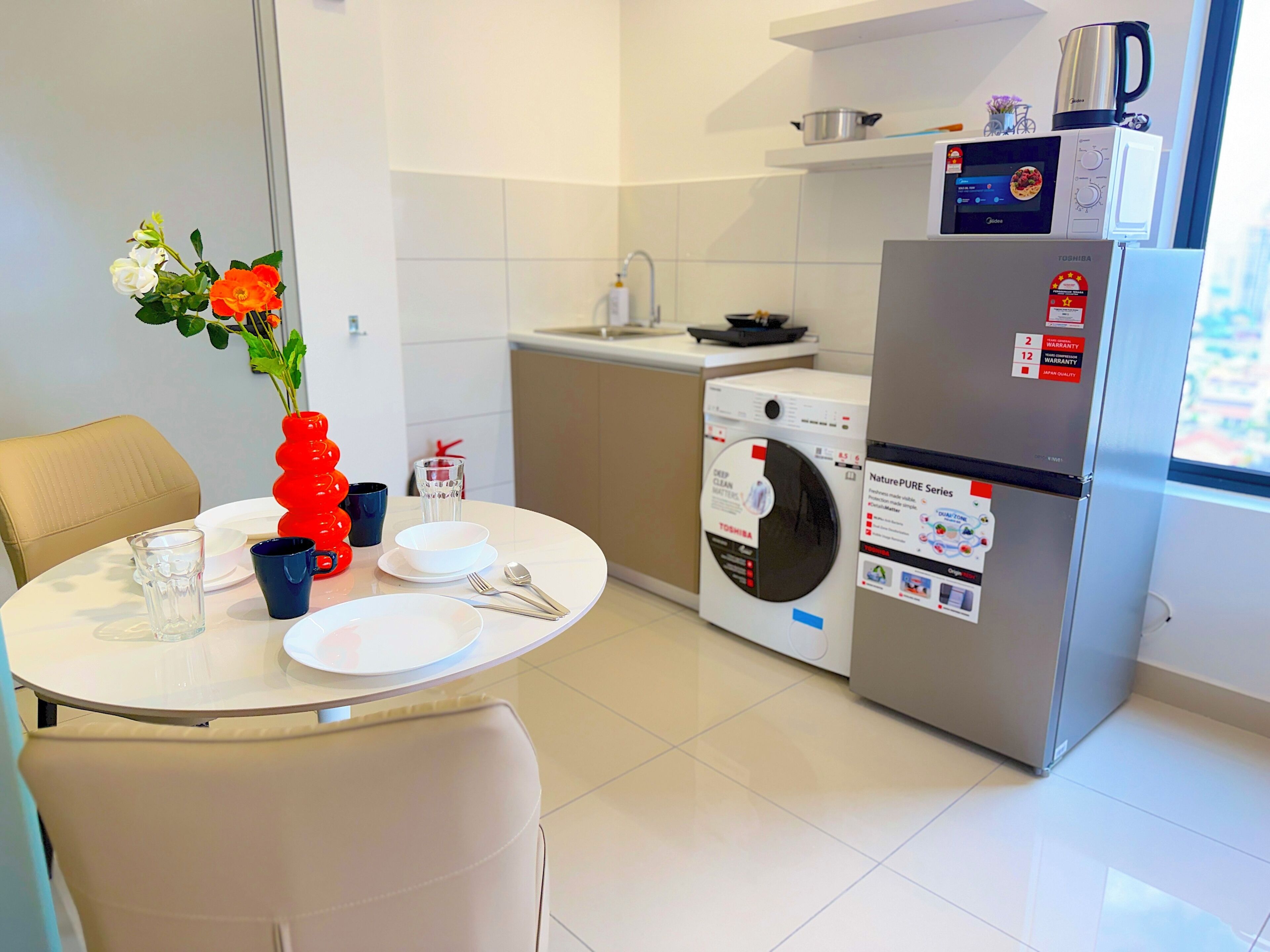 Superior Apartment, Private Bathroom, City View | Private kitchen | Dining tables