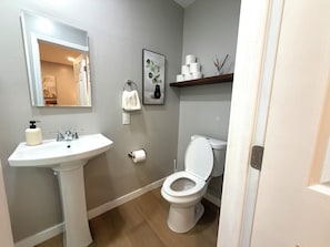 Handtücher, Seife, Toilettenpapier