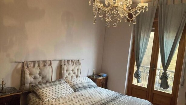1 bedroom, WiFi, bed sheets - Joe House: Vacation Home with a View of Mount Etna in the Historic Center of Riposto, 300 meters from the sea (Riposto)
