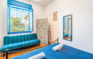 Travel cot, free WiFi - 2 bedroom nice home in Noto (Noto)