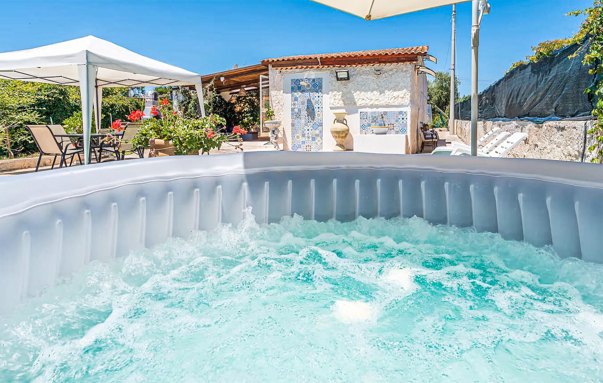 Outdoor spa tub