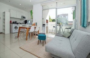 Apartment, City View | Ruang tamu