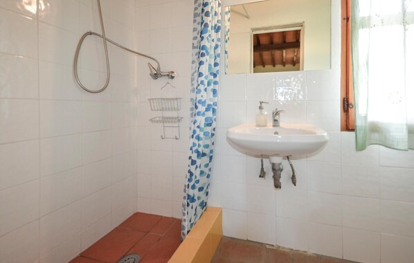 Shower - Beautiful home in Saturnia (Saturnia)