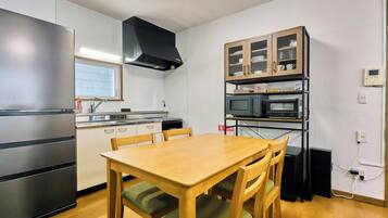 Basic House, City View | Dining