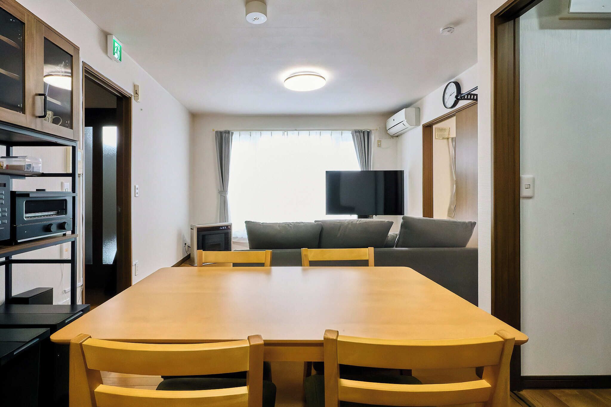 Basic House, City View | Living area