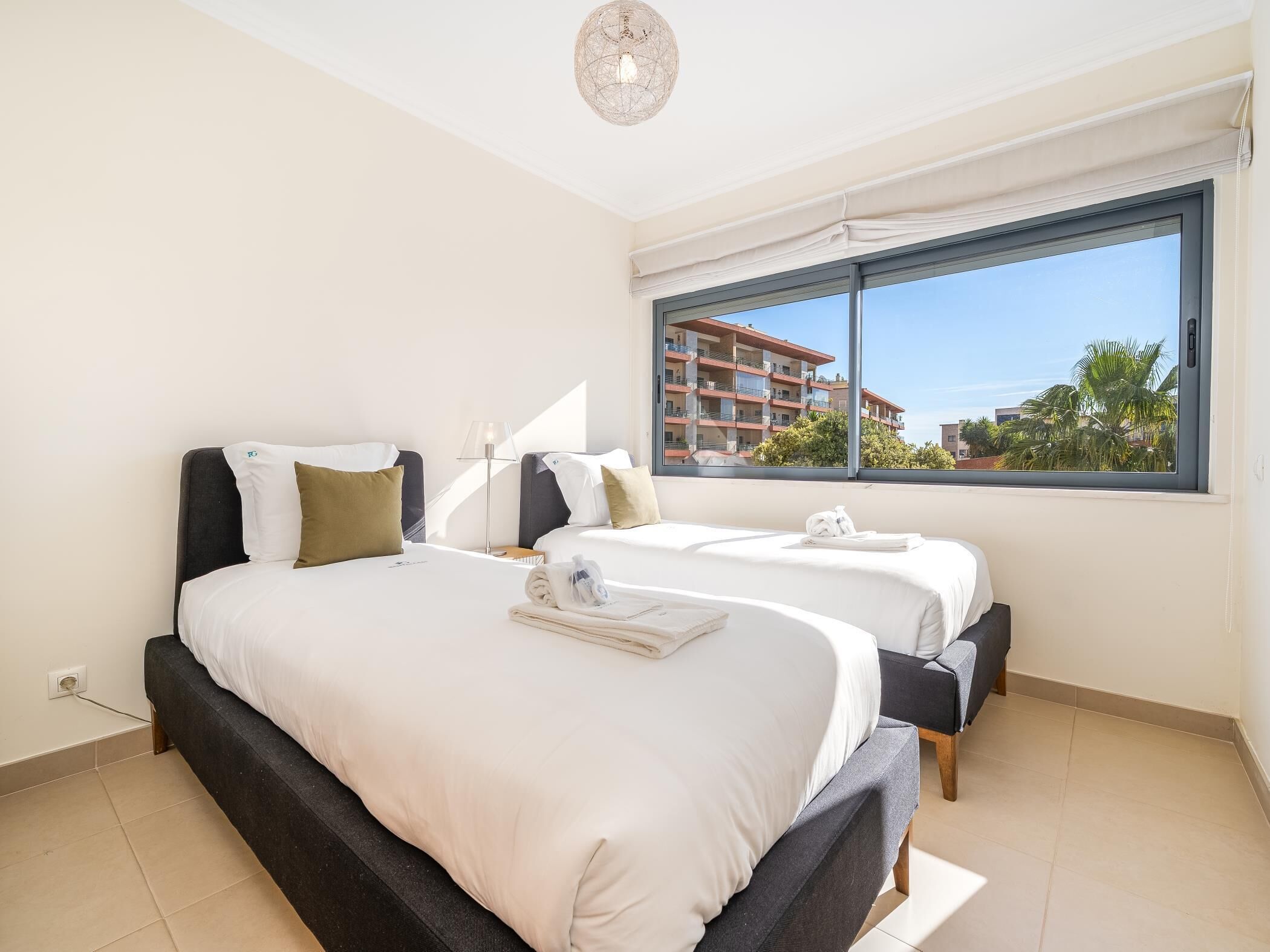 3 bedrooms, iron/ironing board, internet, bed sheets
