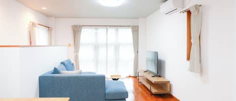 Deluxe Suite | Living area