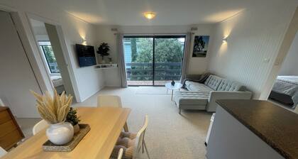 5 Bed Room Beachside Family Home (50m to Beach)