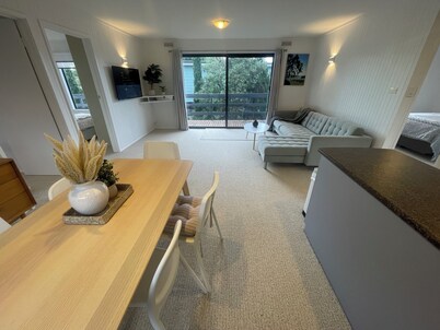 5 Bed Room Beachside Family Home (50m to Beach)