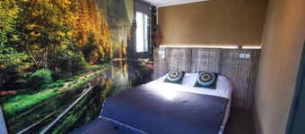 Cottage 408 is tastefully decorated, with a sunny terrace and a view of the valley.