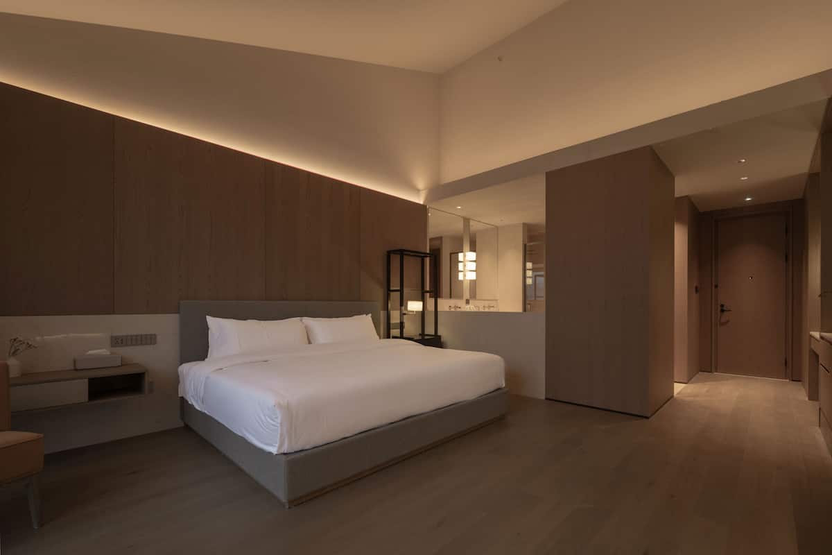 Deluxe Double Room | Desk, free WiFi, bed sheets