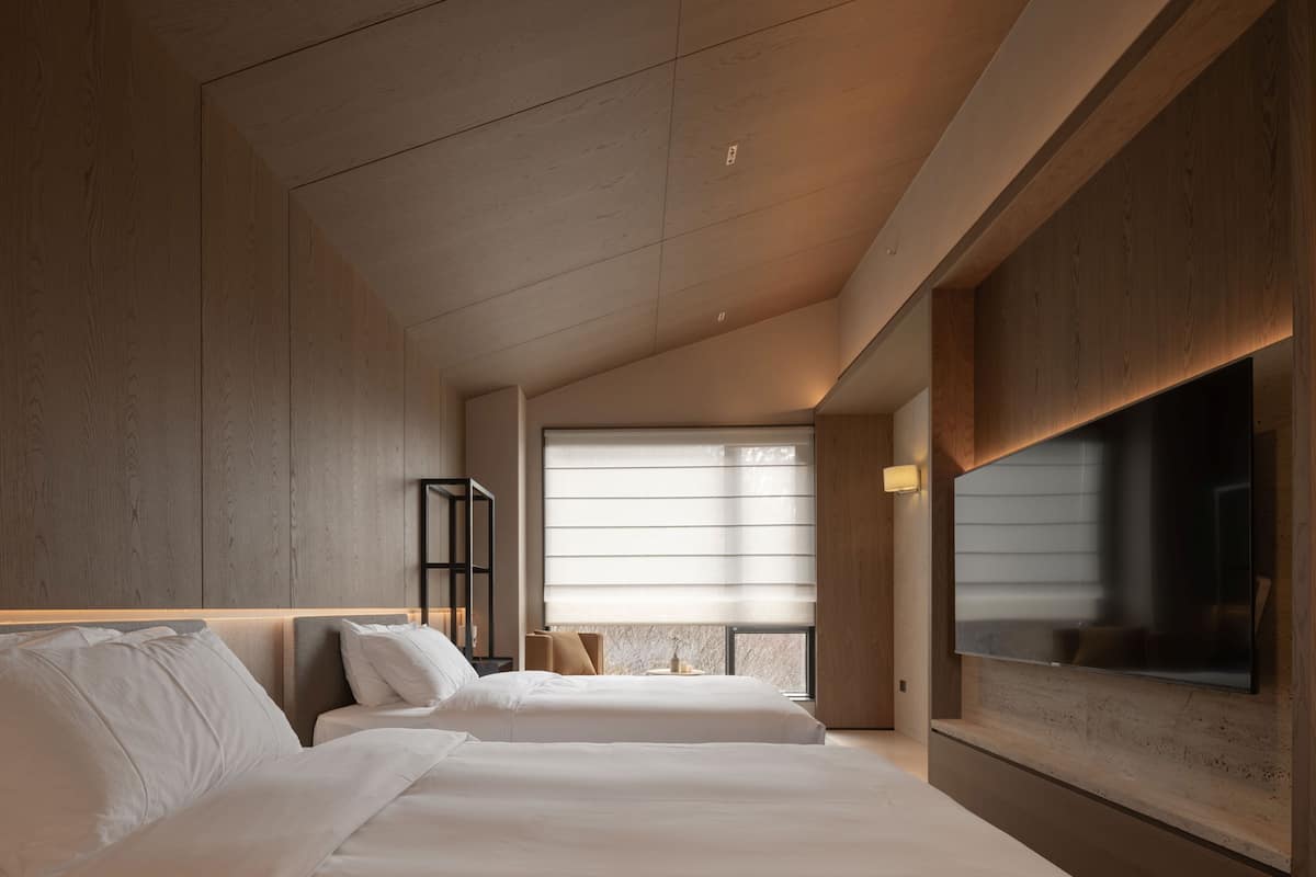 Chambre supérieure avec lits jumeaux | Bureau, accès au Wi-Fi (inclus), literie fournie