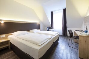 Room - Relaxing Superior Double Room | Perfect for Couples & Getaways (Köln)