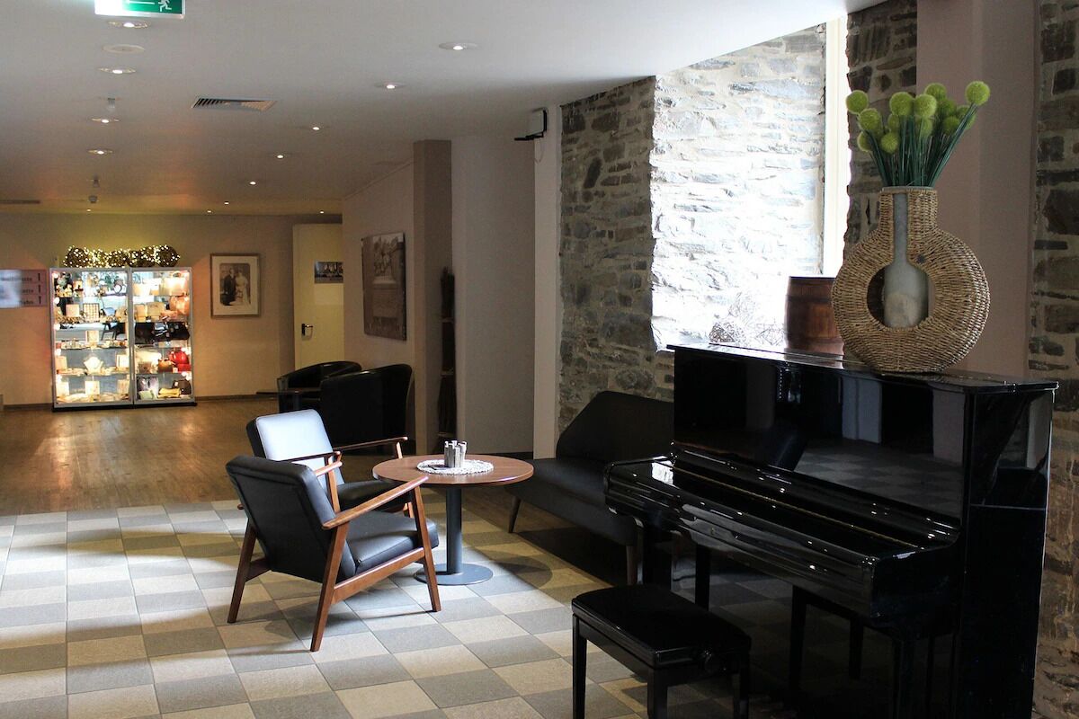 Spacious Superior Double Room | Explore The Beautiful Eifel Region - モンシャウ