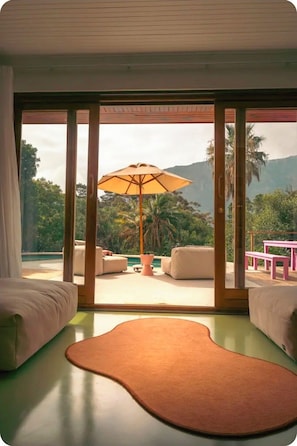 Interior - Spacious 5-bedroom house with mountain views (Cape Town)