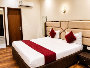 Deluxe Room - Hotel Royals, Zirakpur (Zirakpur)