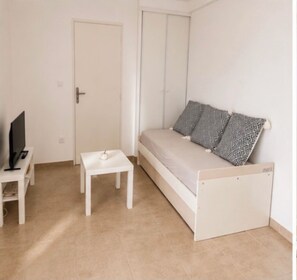 Living area - The Joliette Balcony (Marseille)