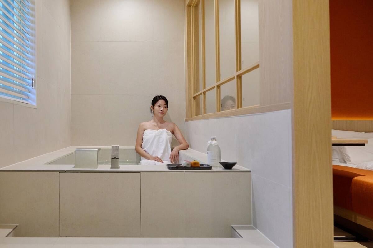 Suite Spa Room | Private spa tub