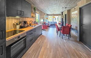 Coffee/tea maker, fridge, oven, stovetop - Amazing home in Gol with house a mountain view (Gol)
